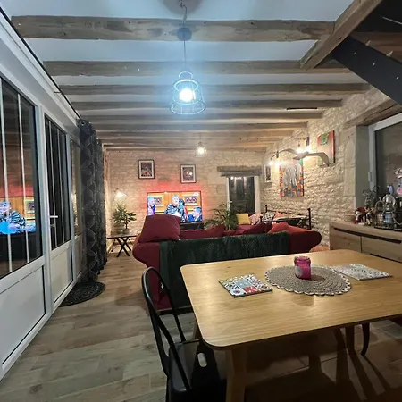 Moonlight With Saumur Nyaraló